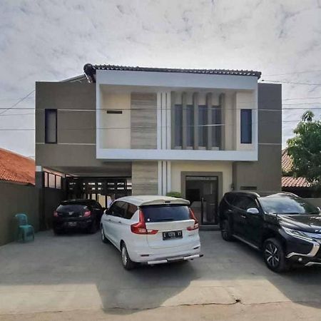 Jatiwangi Syariah Guest House Mitra Reddoorz Маджаленка Екстериор снимка