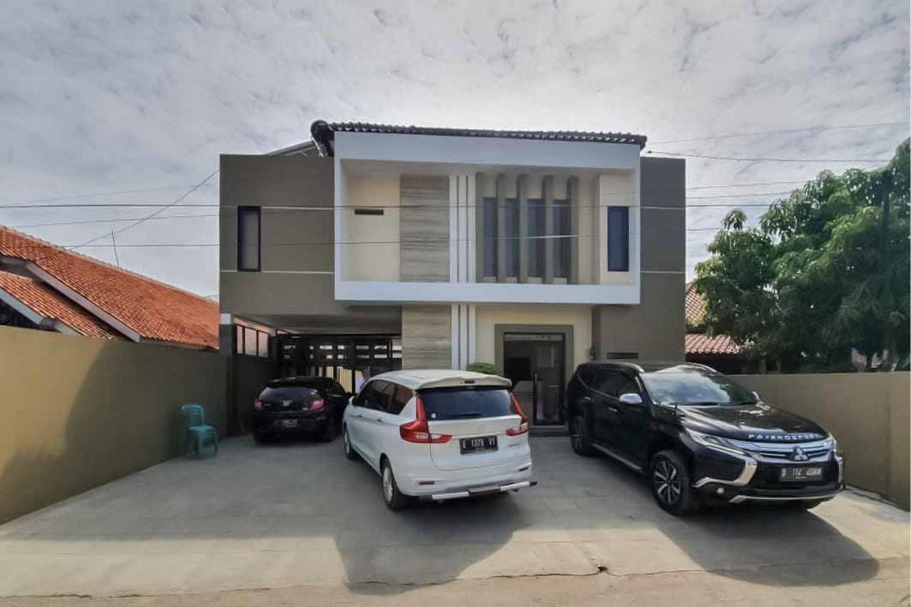 Jatiwangi Syariah Guest House Mitra Reddoorz Маджаленка Екстериор снимка